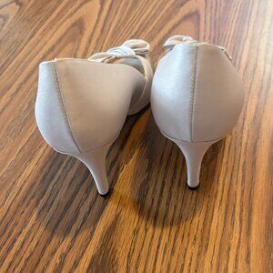 Nina Women’s Satin Peep Toe Heels | Cream | Size 9| Bow Detail Pump